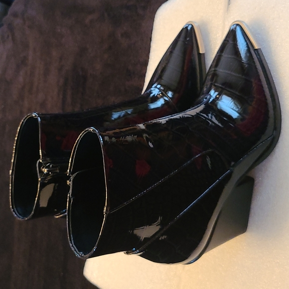 Vince Camuto Anikah Pointy Toe Bootie - Picture 4 of 13